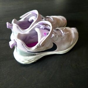 Nike Girls Size 2.5 Shoes